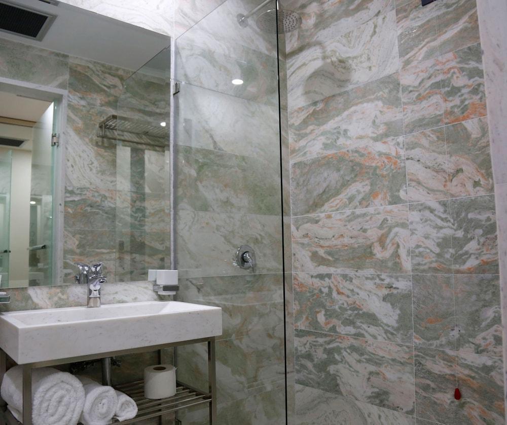 Hotel Palace Vlorë Екстериор снимка