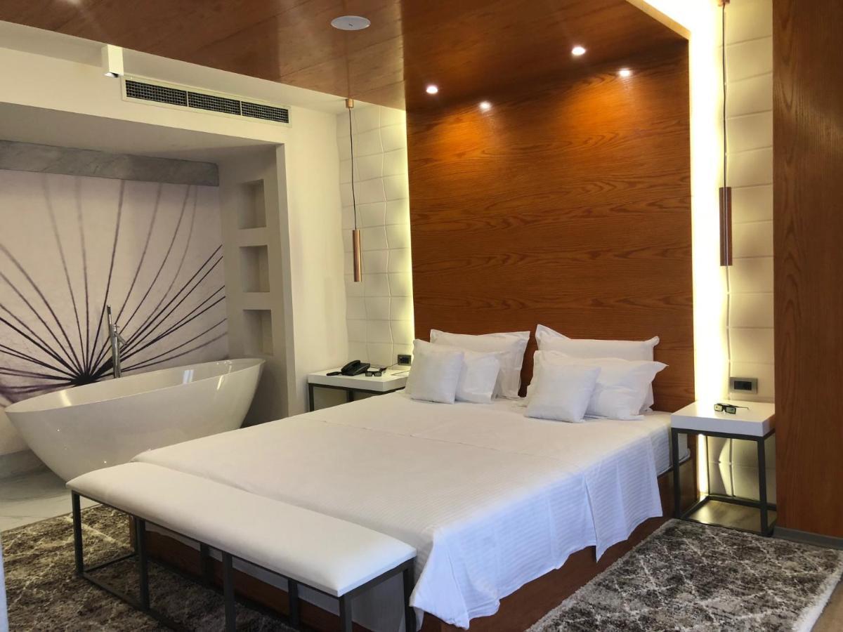 Hotel Palace Vlorë Екстериор снимка