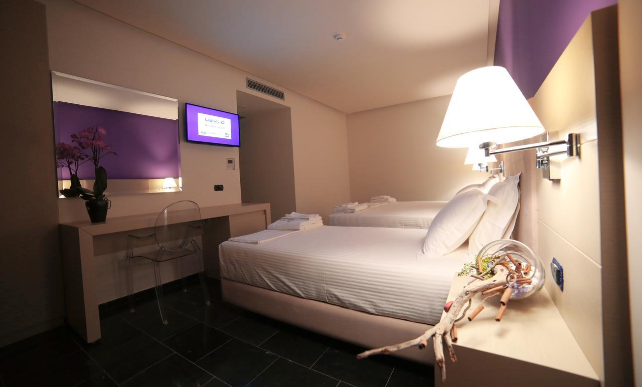 Hotel Palace Vlorë Екстериор снимка