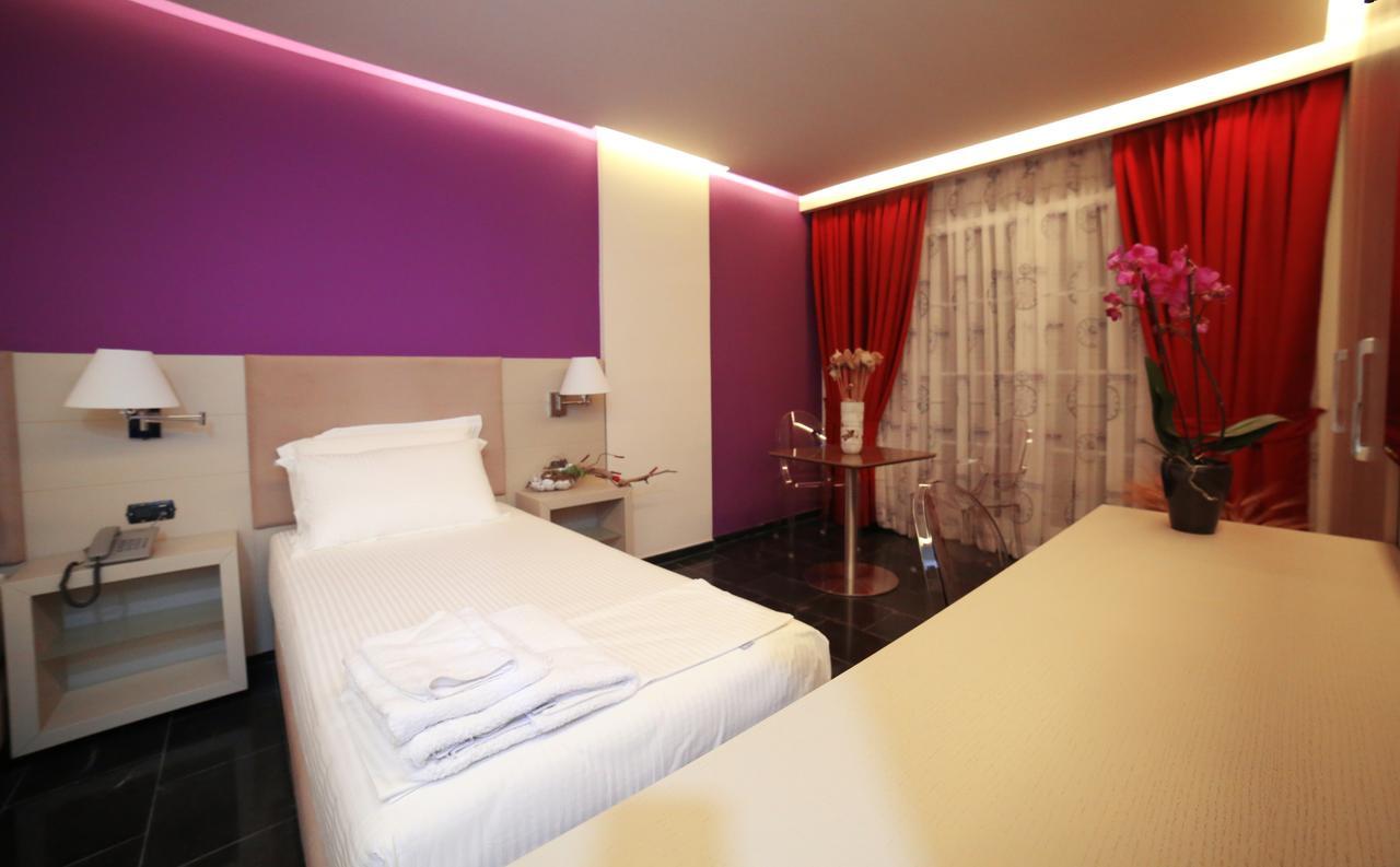 Hotel Palace Vlorë Екстериор снимка