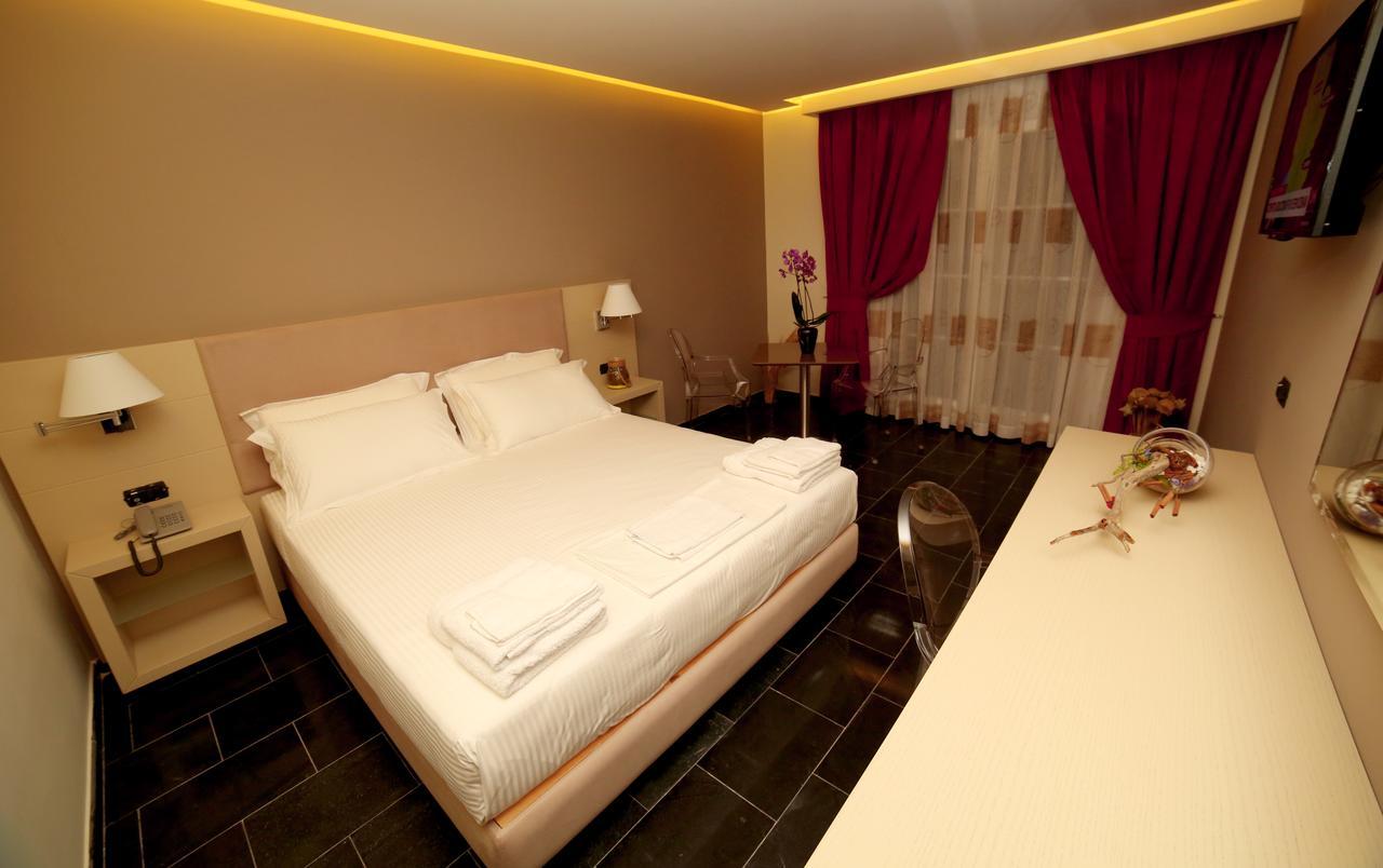 Hotel Palace Vlorë Екстериор снимка