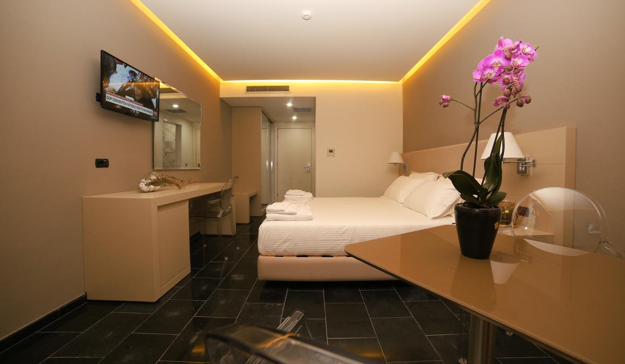 Hotel Palace Vlorë Екстериор снимка