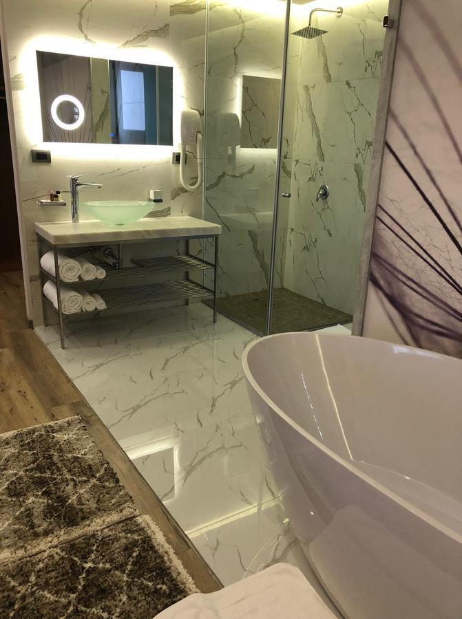 Hotel Palace Vlorë Екстериор снимка