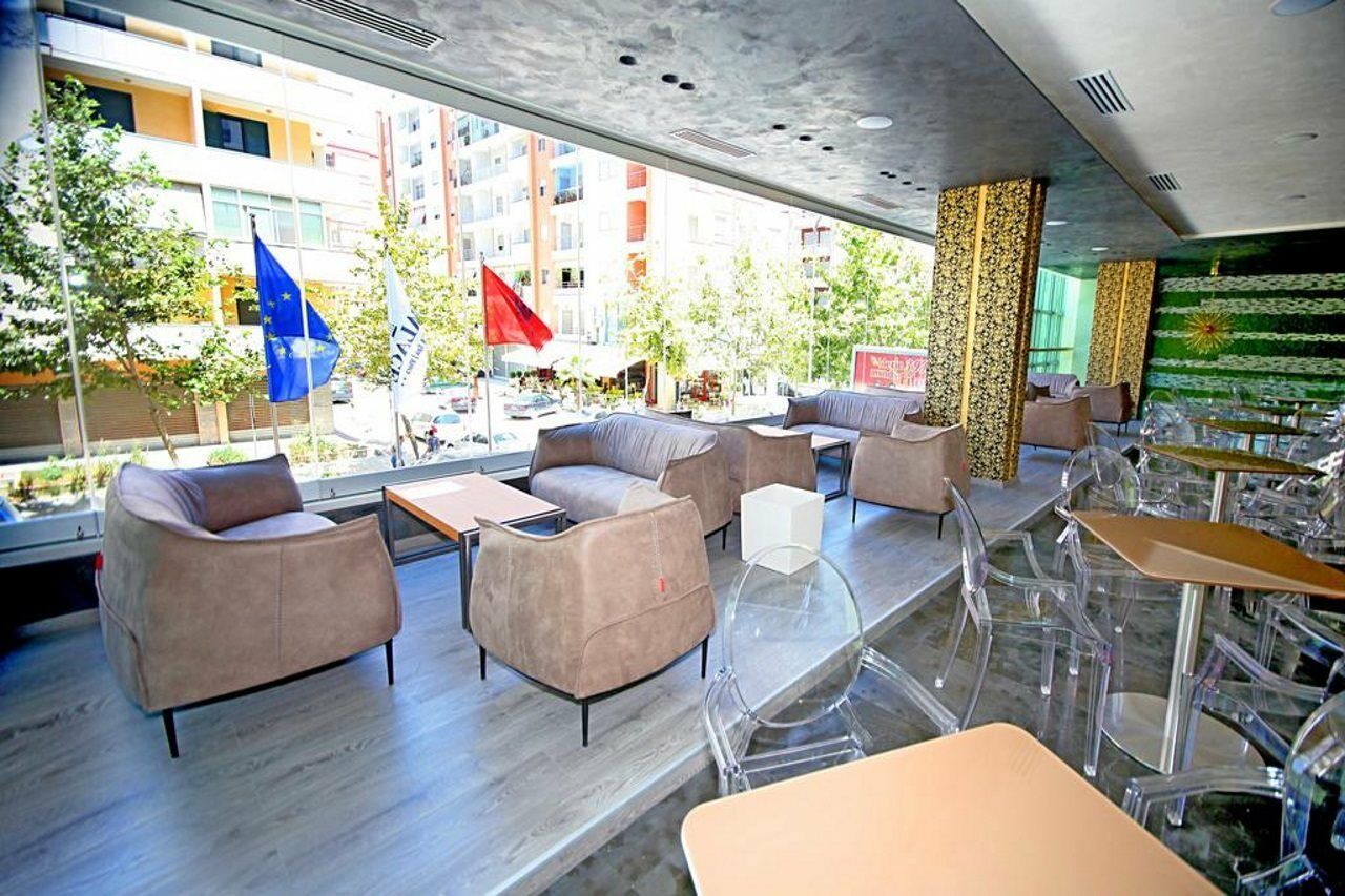 Hotel Palace Vlorë Екстериор снимка